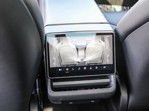 Used 2026 Tesla Model Y Long Range image 18