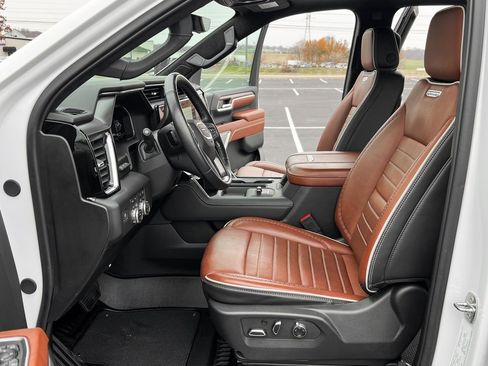 Used 2024 GMC Sierra 2500 Denali Ultimate w/ Max Trailering Package image 3