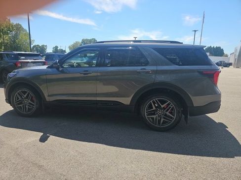 Certified 2025 Ford Explorer ST w/ Sun And Sound Package AWD/4WD image 8