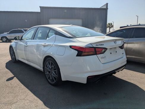 Used 2024 Nissan Altima 2.0 SR FWD image 3