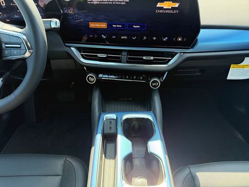 New 2026 Chevrolet Equinox EV LT image 11