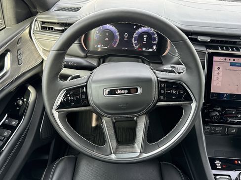 Used 2024 Jeep Grand Cherokee L Overland w/ Luxury Tech Group IV image 17