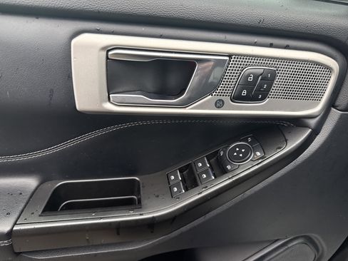 Used 2020 Ford Explorer Limited image 18