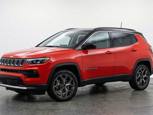 Used 2025 Jeep Compass Limited image 3