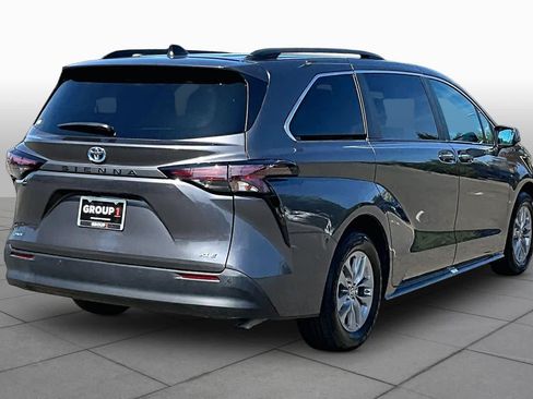 Certified 2025 Toyota Sienna XLE FWD image 12