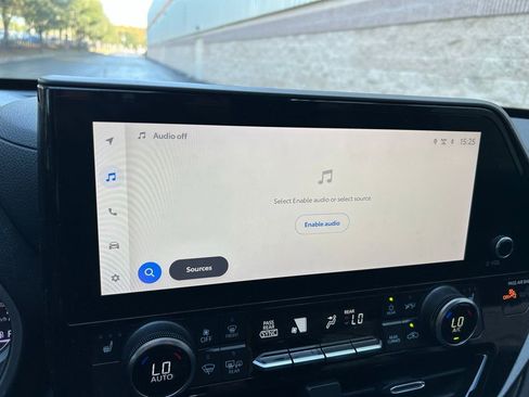 Certified 2023 Toyota Highlander XLE image 24