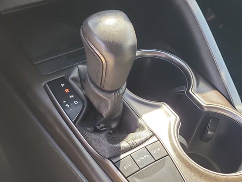 Used 2024 Toyota Camry SE image 24