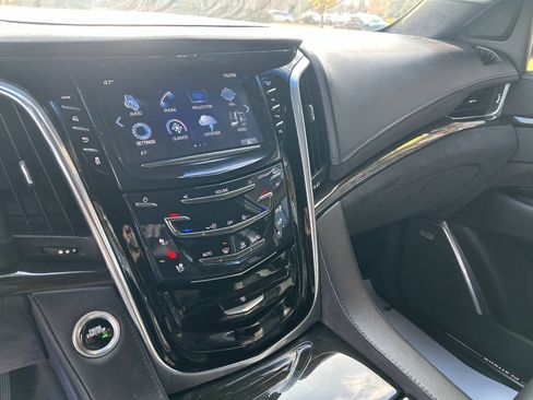 Used 2020 Cadillac Escalade ESV Platinum image 19