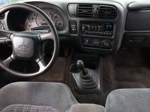 Used 2000 Chevrolet S10 Pickup LS w/ Preferred Equipment Group RWD image 2
