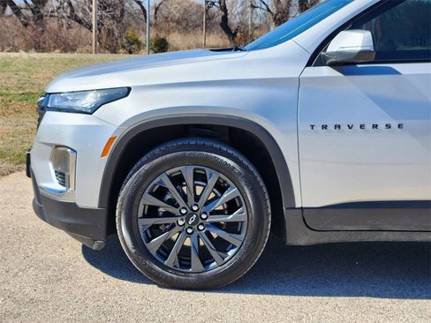 Used 2022 Chevrolet Traverse RS image 8