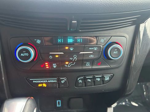 Used 2019 Ford Escape Titanium image 10