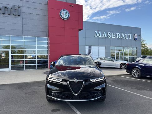 Certified 2024 Alfa Romeo Tonale Ti w/ Premium Interior Package AWD/4WD image 13
