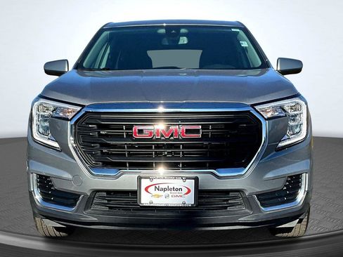 Used 2024 GMC Terrain SLE image 3