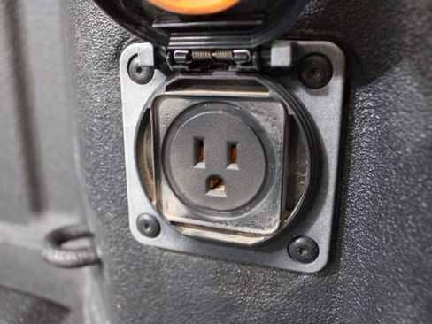 Used 2024 GMC Sierra 1500 SLT w/ SLT Premium Package image 17