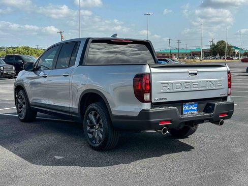 Used 2025 Honda Ridgeline Sport image 8