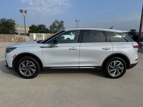 Used 2025 Lincoln Corsair FWD w/ Equipment Group 101A image 11