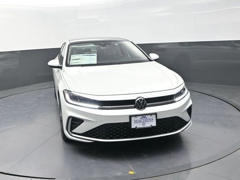 New 2026 Volkswagen Jetta SE image 2