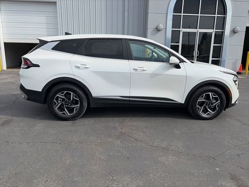 Used 2023 Kia Sportage LX image 8