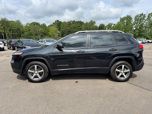 Used 2014 Jeep Cherokee Sport FWD image 2