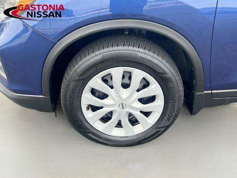 Used 2020 Nissan Rogue S image 36