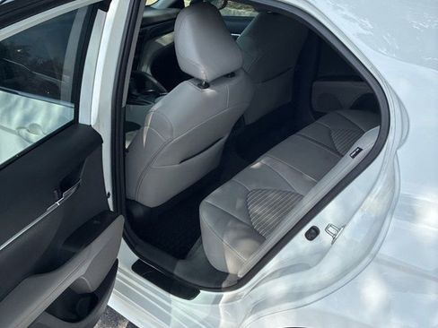 Used 2023 Toyota Camry SE image 9