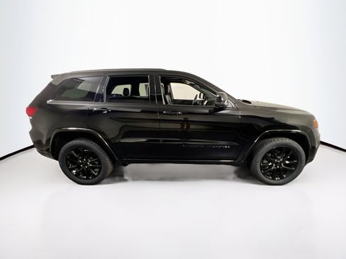 Used 2022 Jeep Grand Cherokee Laredo X image 4