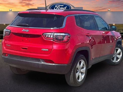 Used 2017 Jeep Compass Latitude w/ Cold Weather Group AWD/4WD image 13