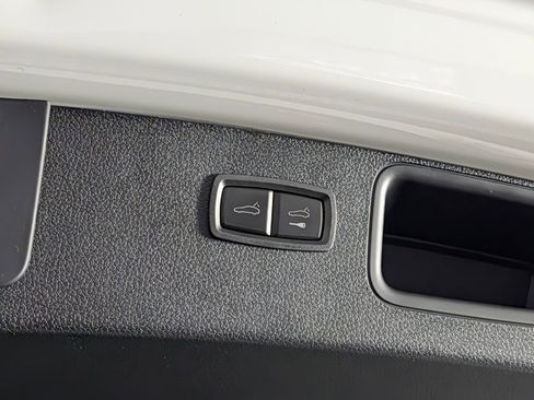 New 2026 Porsche Macan image 18