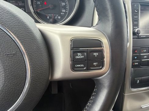Used 2012 Jeep Grand Cherokee Laredo AWD/4WD image 11