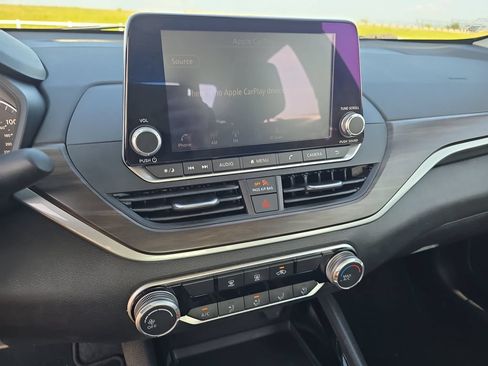 Used 2024 Nissan Altima 2.5 SV FWD image 19