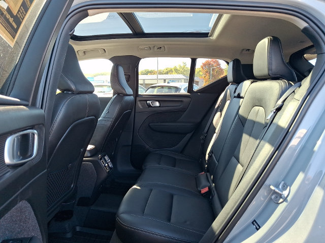 Used 2024 Volvo XC40 B5 Plus w/ Protection Package Premier AWD/4WD image 10