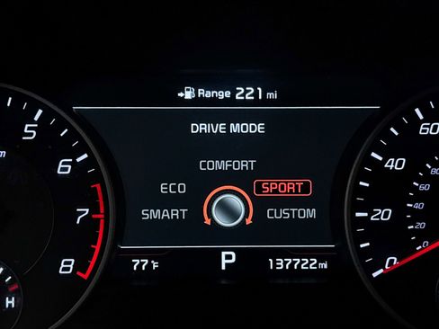 Used 2018 Kia Stinger Premium RWD image 10