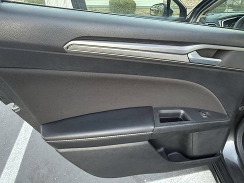 Used 2019 Ford Fusion SE image 17