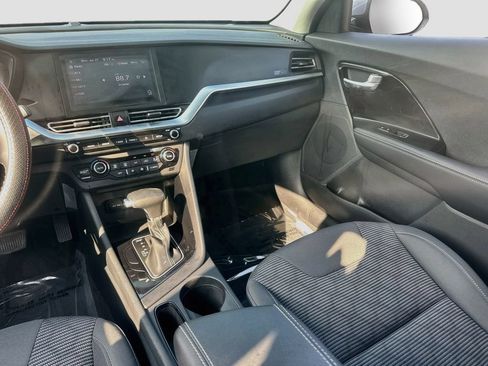 Certified 2022 Kia Niro LXS FWD image 21