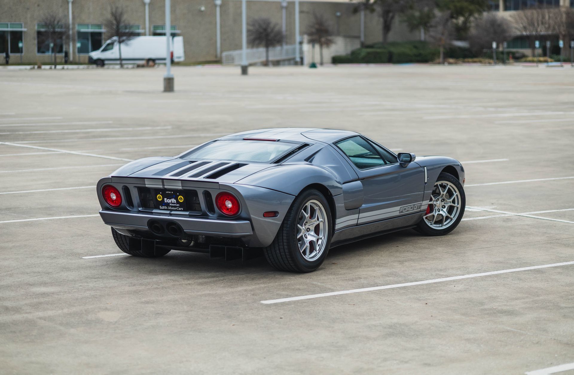 Used 2006 Ford GT RWD image 22