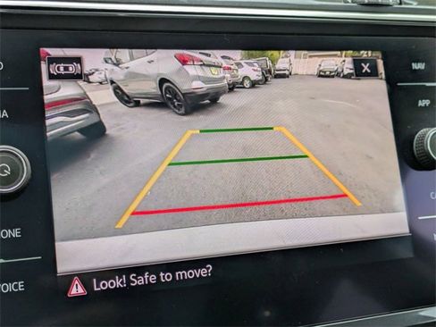 Used 2021 Volkswagen Tiguan SEL image 20