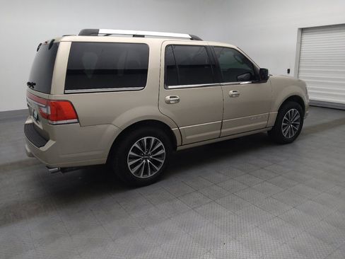 Used 2017 Lincoln Navigator Select image 10
