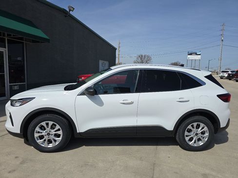 Used 2023 Ford Escape Active image 2