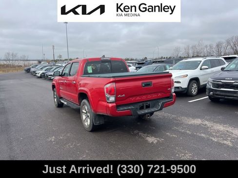 Used 2018 Toyota Tacoma Limited image 7