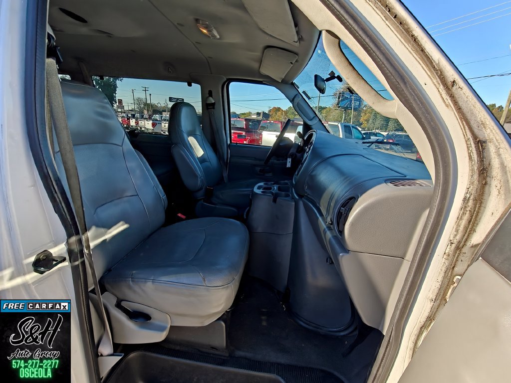 Used 2003 Ford E-350 and Econoline 350 Club Wagon RWD image 16