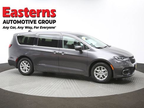 Used 2023 Chrysler Pacifica Touring-L image 51