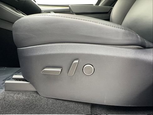 Used 2025 Tesla Model Y Long Range AWD/4WD image 38