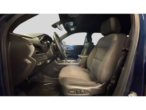 Used 2023 Chevrolet Traverse LT image 11