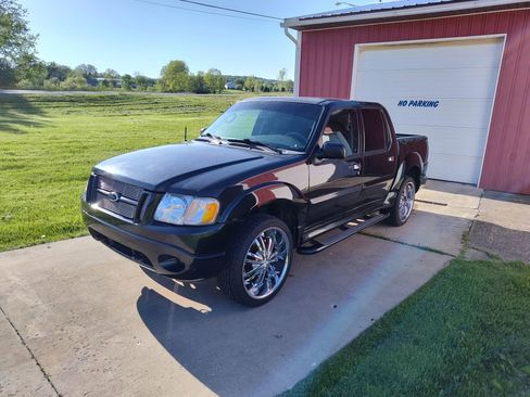 Used 2005 Ford Explorer Sport Trac 4x4 image 1