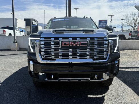Used 2025 GMC Sierra 3500 Denali w/ Denali Reserve Package image 3