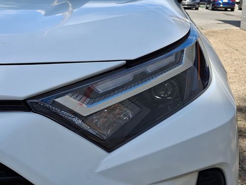 Used 2025 Toyota RAV4 XLE AWD/4WD image 9