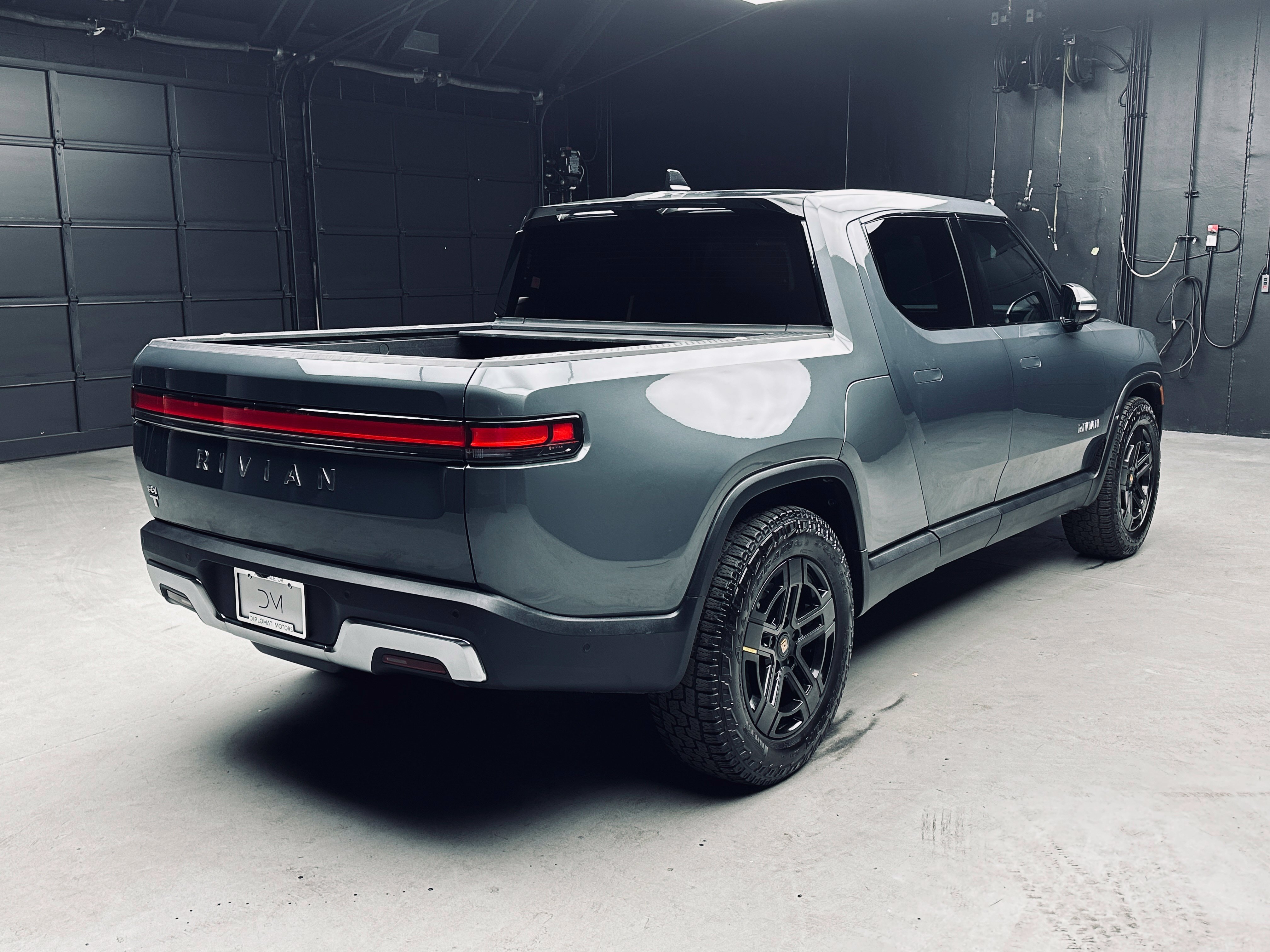 Used 2024 Rivian R1T Adventure Dual AWD/4WD image 8