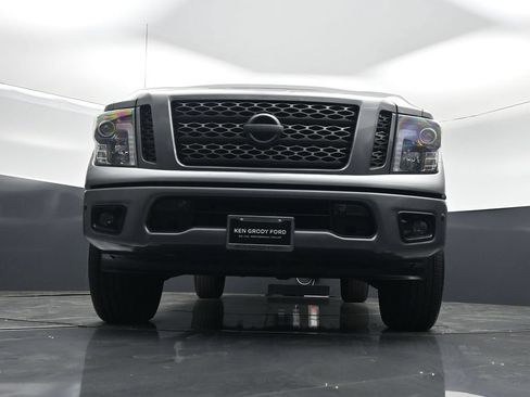 Used 2019 Nissan Titan SV w/ SV Convenience Package RWD image 46