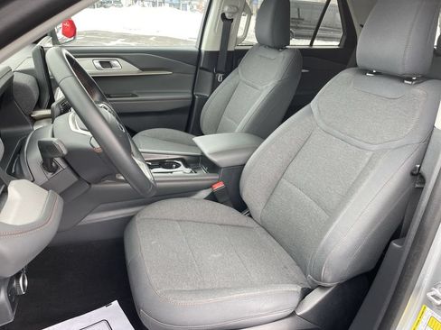 Used 2025 Ford Explorer Active AWD/4WD image 11