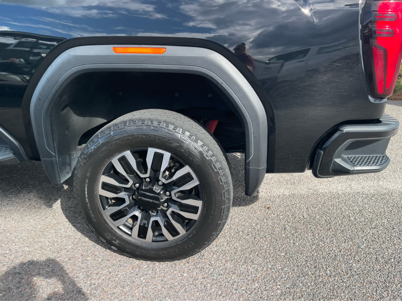 Used 2024 GMC Sierra 2500 Denali Ultimate AWD/4WD image 8